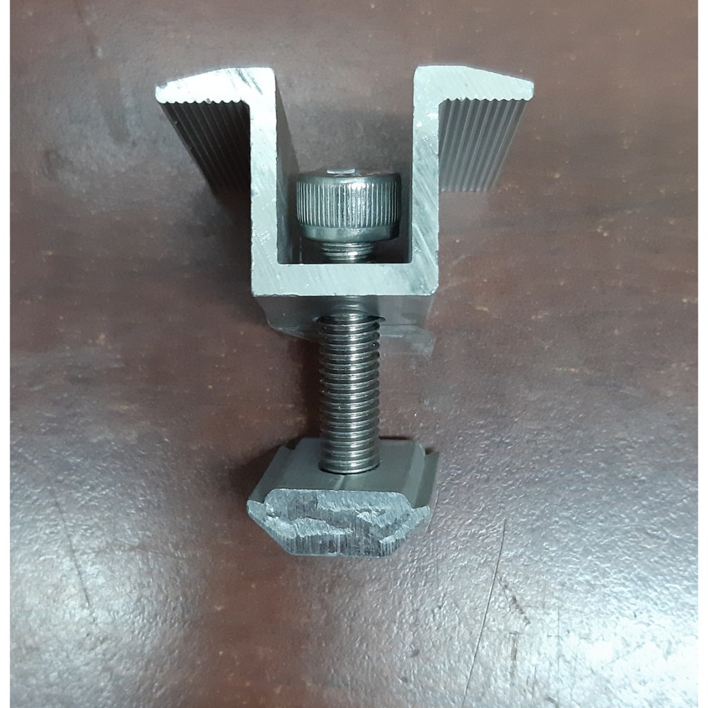 Kẹp giữa tấm pin cho gồ C